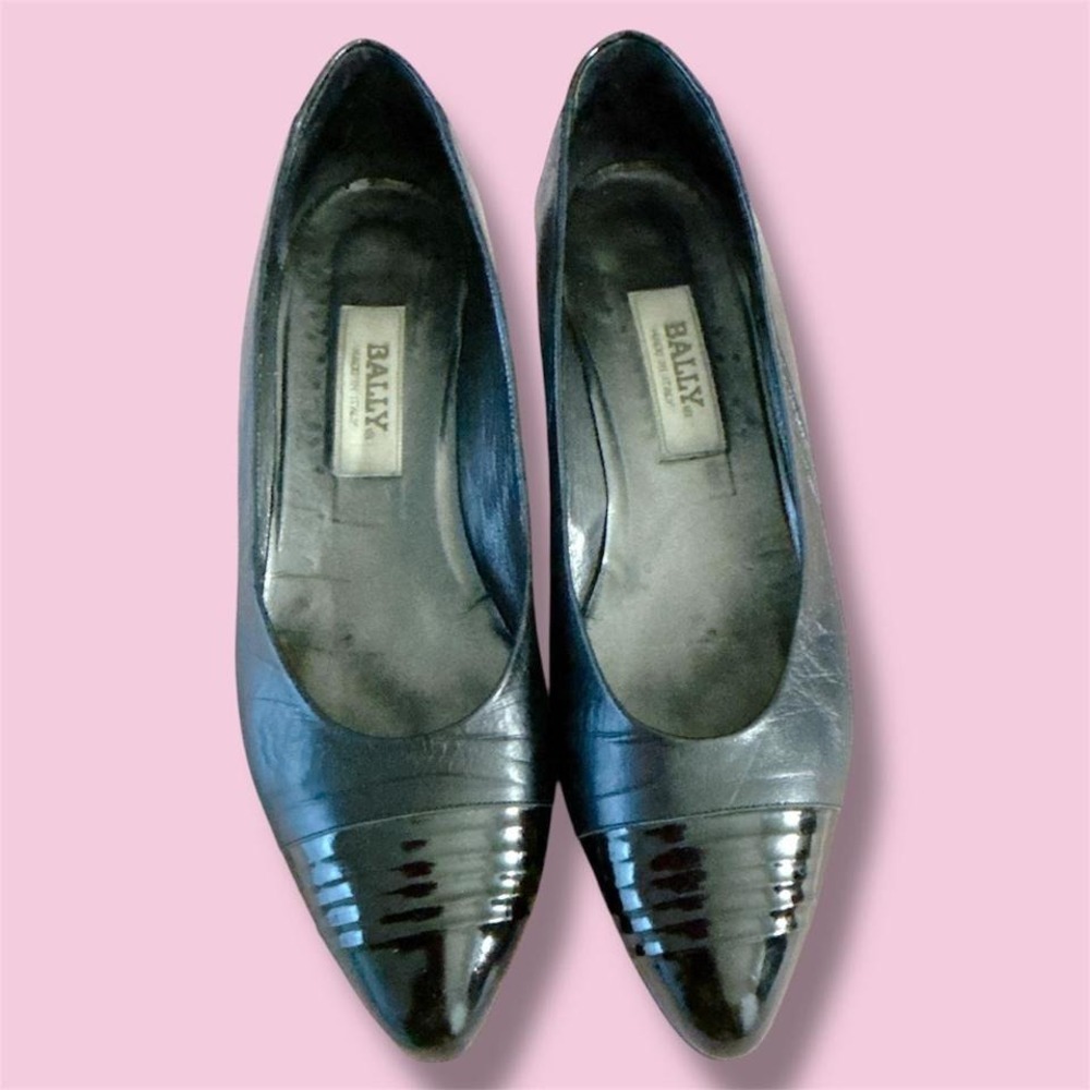 Vintage business baddie black Bally Italy low heel office vibe flats.